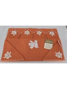 Title: Vintage 1960s Empress Tablecloth Lily Applique 7 PC Set 52 x 70 Napkins